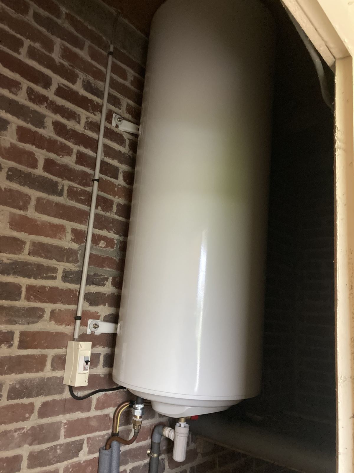 Chauffe-eau électrique installé